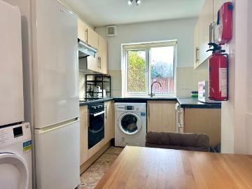 26/27 Glentworth Road, Nottingham NG7 4 bed terraced house to rent £2,166 pcm £500 pw