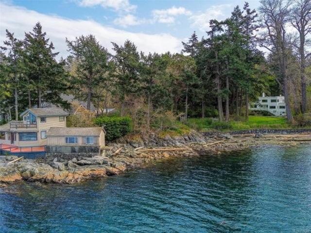 2620 Queenswood Dr, Saanich, BC, V8N 1X5 house for sale | Listing ID 1032 | Royal LePage