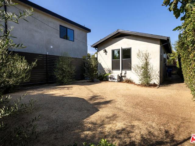 2621 Veteran Avenue