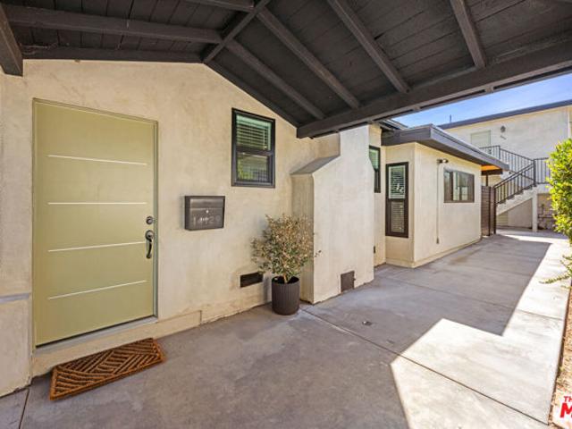 2621 Veteran Avenue