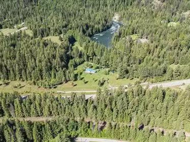 2621 3A Highway, Castlegar, BC, V1N 3H3 Luxury House for sal.