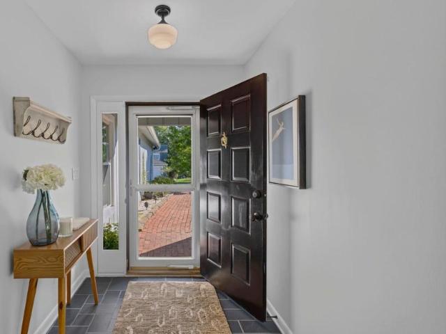 262 Lakeview Dr