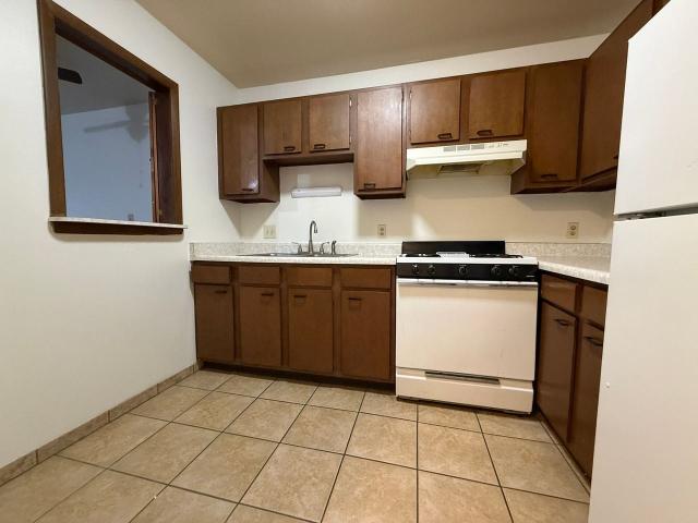 2637 Frederick 1 Bedroom Apartment for Rent at 2637 N Frederick Ave, Milwaukee, WI 53211 Murray Hill