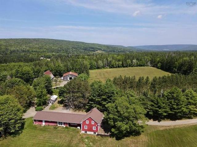 2639 Cabot Trail, Middle River, NS, B0E 1B0 Luxury House for sale | Listing ID 202609 | Royal LePage Carriage Trade Luxury Properties