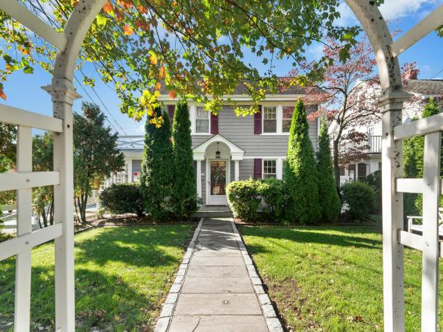 2630 Boston Post Road, Darien, US, CT