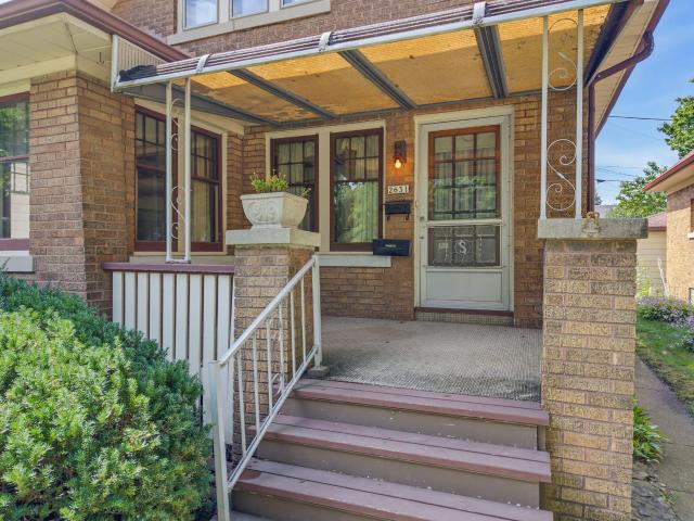 2631 S Linebarger Ter