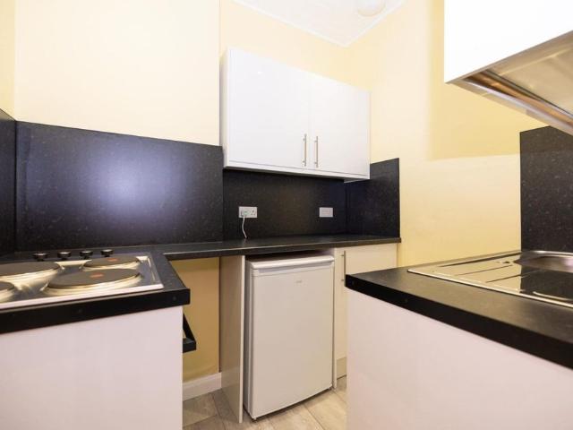 2633L Downfield Place, Edinburgh, EH11 2EN