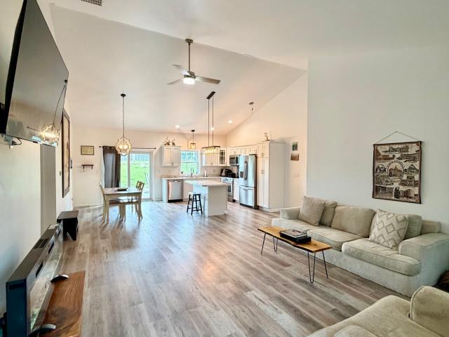 263 S River Road