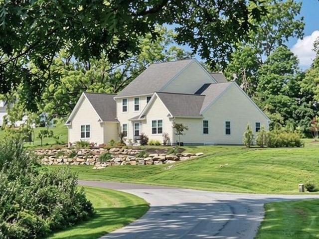 2645 Long Ridge Dr, Hellertown, PA 18055