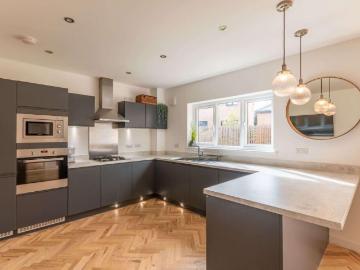 2643L Tweedsmuir Drive, Edinburgh. 5 bed detached house to rent £2,350 pcm £542 pw