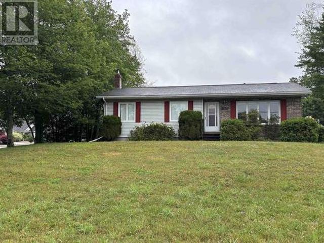 264 Hollingsworth Drive, Bridgewater, NS, B4V 3V2 house for sale | Listing ID 202618 | Royal LePage