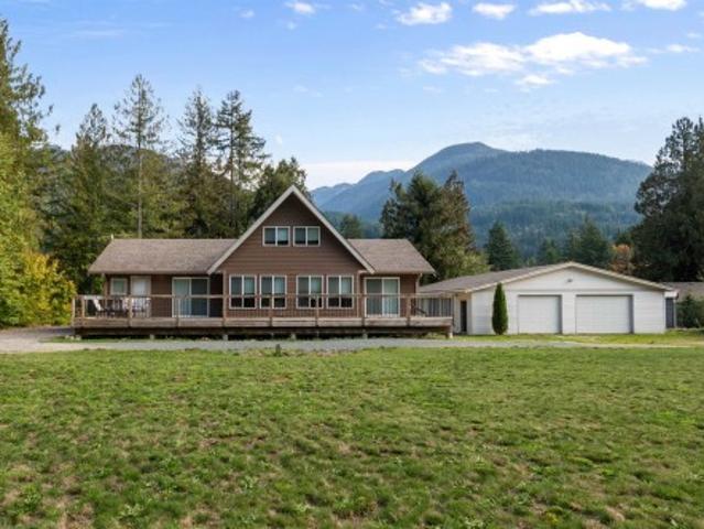 26542 Reynolds Road, Hope, BC, V0X 1L3 house for sale | Listing ID R3117 | Royal LePage