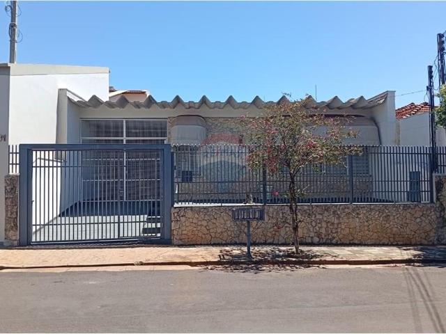 265 Área Útil Casa Alugar, 3 Dormitórios localizado em Garcia, Lins, São Paulo, 16400220 | Brasil