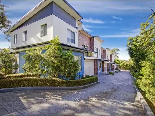 2/65 Old Northern Road, Baulkham Hills Townhouse for rent Lis.