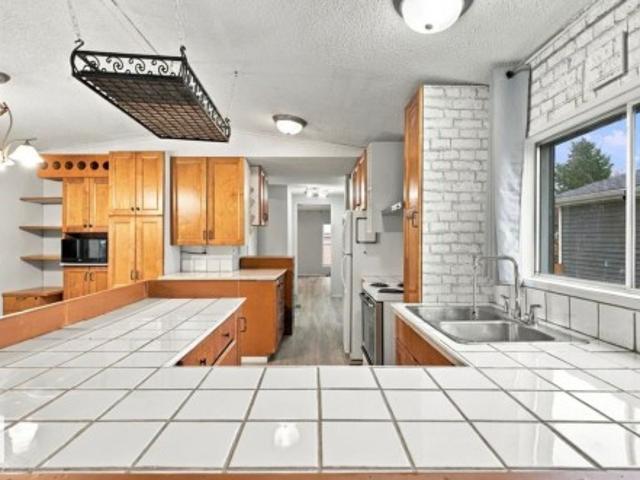 2664 Lakeview Dr Northwest, Edmonton, AB, T5S 1T7 house for sale | Listing ID E4514 | Royal LePage