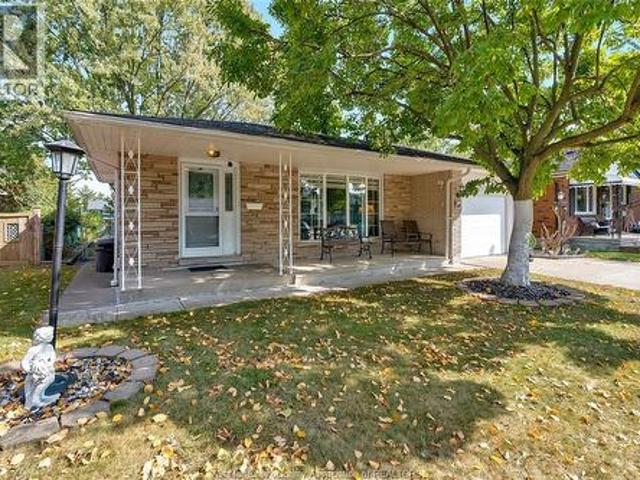 2664 Rivard Avenue, Windsor, ON, N8T 2H5 house for sale | Listing ID 26020 | Royal LePage