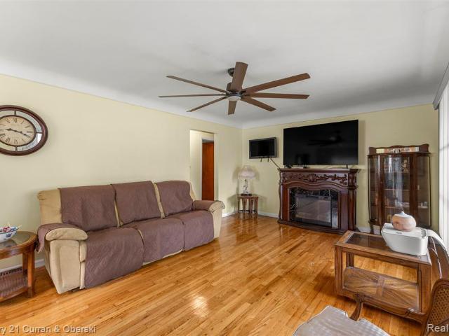 26657 W Chicago