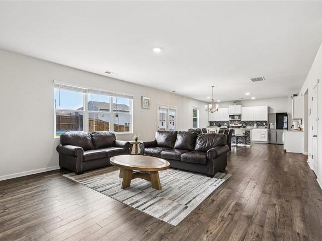 266 Creekview Way