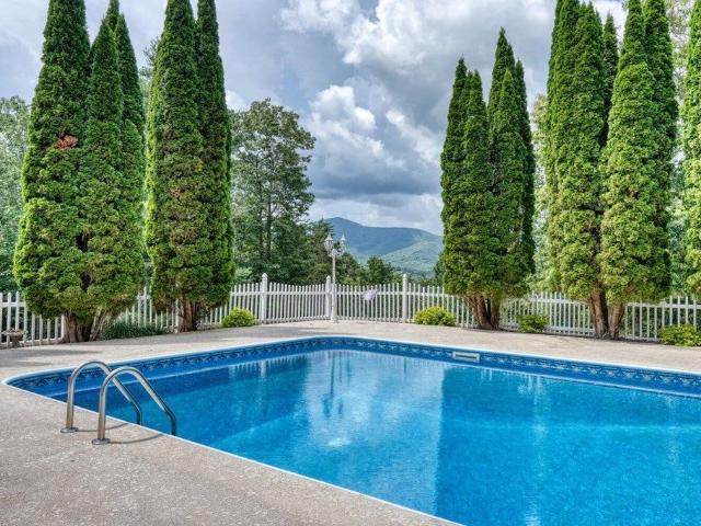 266 E Wright Rd, Blairsville, GA