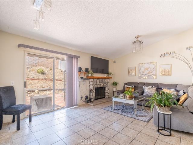 2688 W Calle Vista