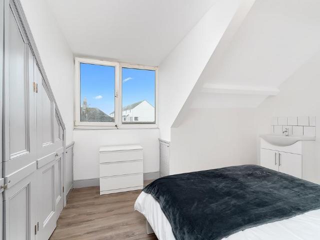 268 North Road West, Devon PL1 1 bed in a house share to rent £475 pcm £110 pw