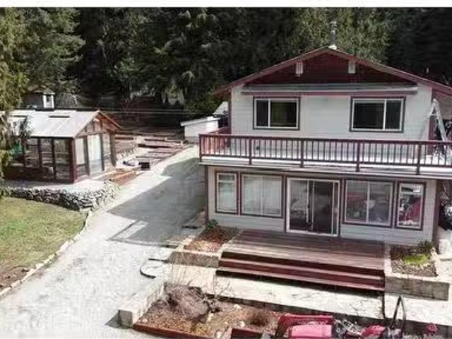2698 Beaverbrook Road, Fruitvale, BC, V0G 1L1 house for sale.