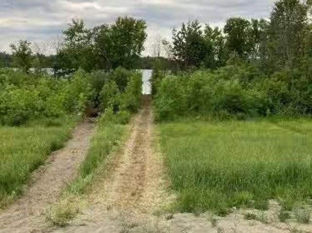 2691 Ch. Salomon Dicaire, Papineauville, QC, J0V 1R0 vacant.