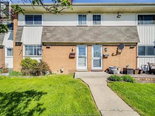 2693 Meadowbrook Lane, Windsor, ON, N8T 2Y3 townhouse for sale | Listing ID 26009 | Royal LePage