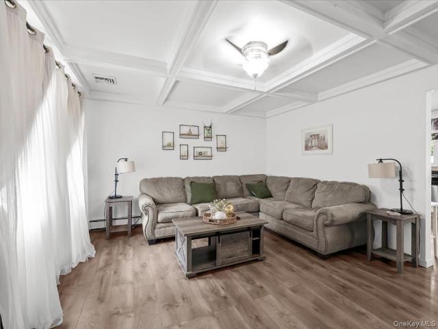269 Carleton Drive E