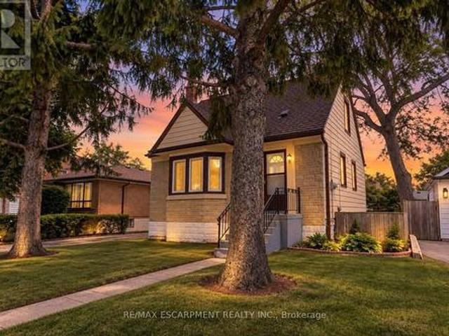 269 Queensdale Avenue E, Hamilton, ON, L9A 1L3 house for sale | Listing ID X13793 | Royal LePage