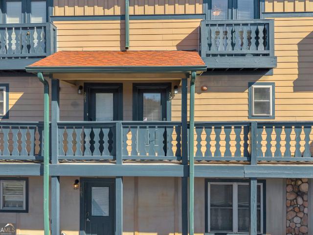 26 204 Midway Street #203 / DOOR #204