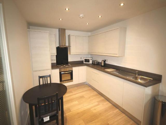 26 30 Sunbridge Road, City Centre. 2 bed flat to rent £750 pcm £173 pw
