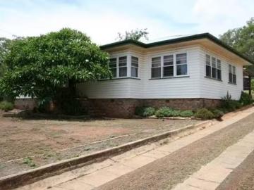 26 Toowoomba Road, Oakey, QLD 4401