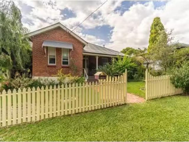 26 Upper Street, TAMWORTH House for rent Listed by Wendy Skew.