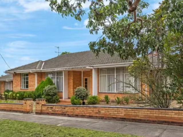 26 Walbundry Avenue, Balwyn North VIC 3104 House For Lease
