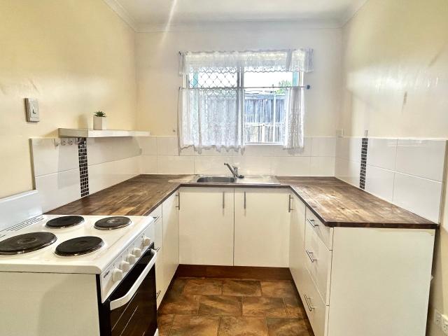 2/6 Wenitong Street West Gladstone, QLD 4680