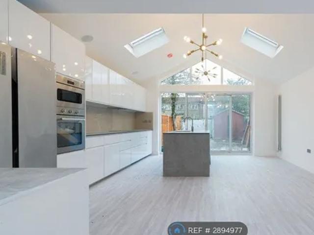 26 Woodfield Gardens, London, KT3 6DZ, United Kingdom | 4 bed duplex for rent #168234079 | Rentberry