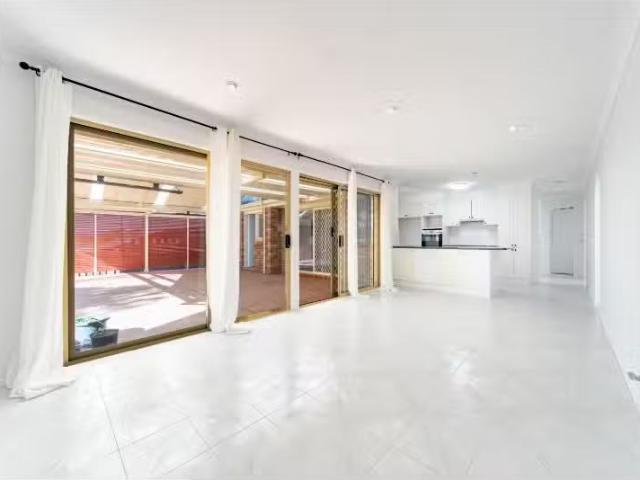 26 Balthasar Close, Rosemeadow House for rent Listed by Ian C.