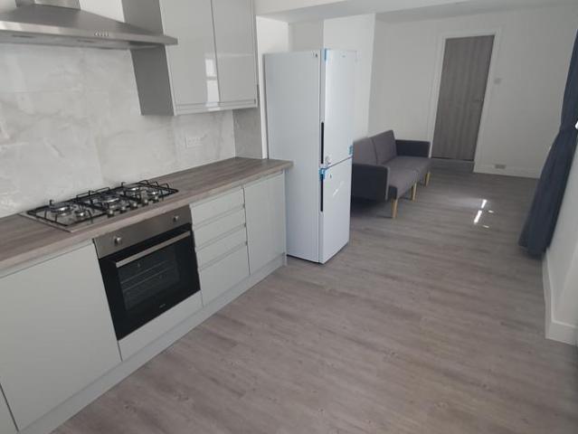 26 Bertram Street 1 bed in a house share to rent £650 pcm £150 pw