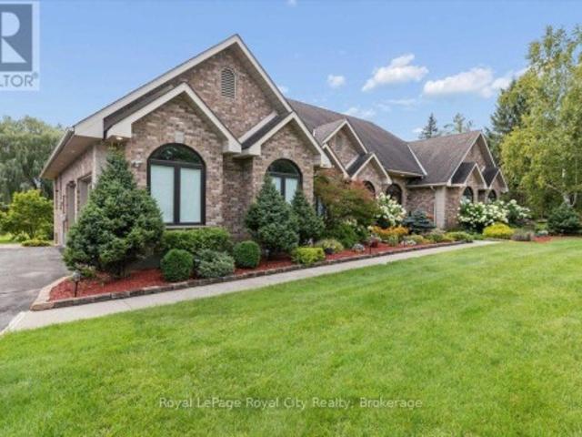 26 Bridle Path, Puslinch, ON, N0B 2J0 Luxury House for sale | Listing ID X13754 | Royal LePage Carriage Trade Luxury Properties