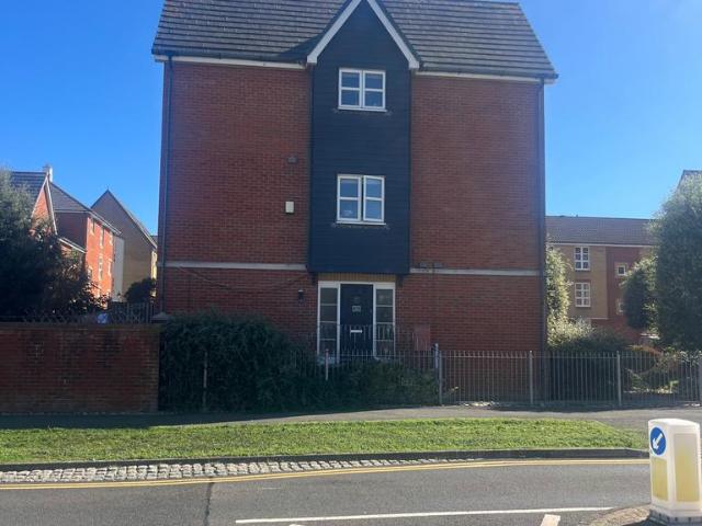 26 Caroline Way, Eastbourne BN23 4 bed terraced house to rent £1,750 pcm £404 pw