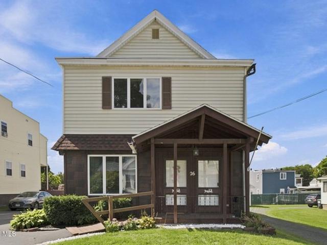 26 Charles St, Waterford, NY 12188