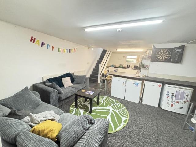26 Cliff Mount, Leeds, LS6 2HP