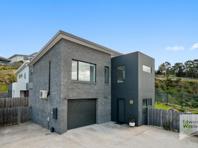 2/6 Dowding Crescent New Town 7008 Australia Edwards Windsor