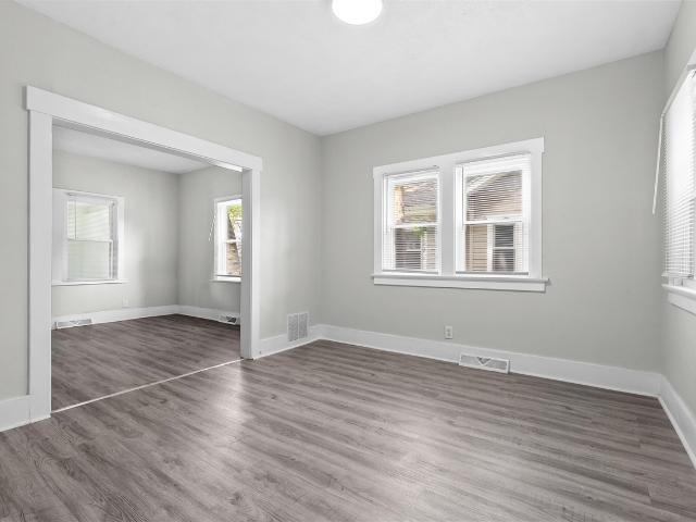 26 E Ave