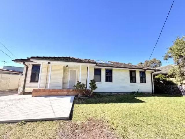 26 Eaglehawk Street, Heckenberg House for rent Listed by Onea.