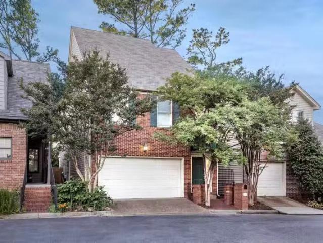 26 FOXCROFT VILLAGE DR, LITTLE ROCK, AR 72227