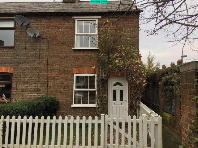 26 George Street, Chesham, HP5 3EJ 2 bed end of terrace house to rent £1,400 pcm £323 pw