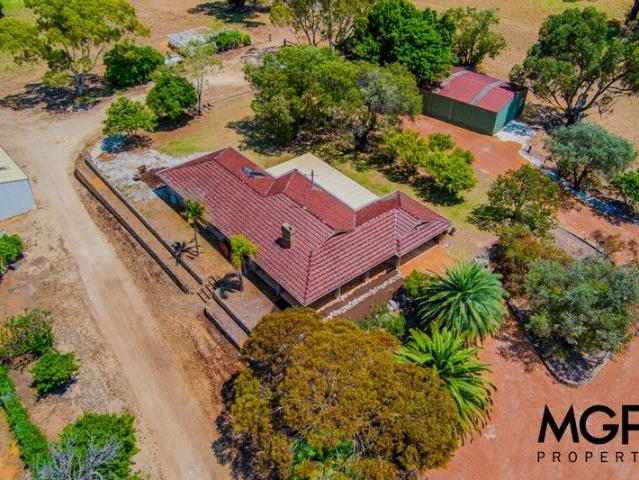 26 Hectares on Lake Clifton Room to Build a Lifestyle, a Business, or Both.