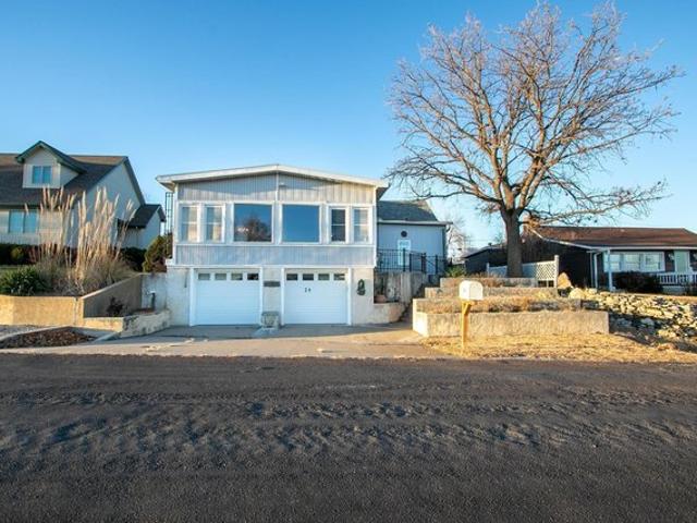 26 Lakeshore Dr, Marion, KS 66861